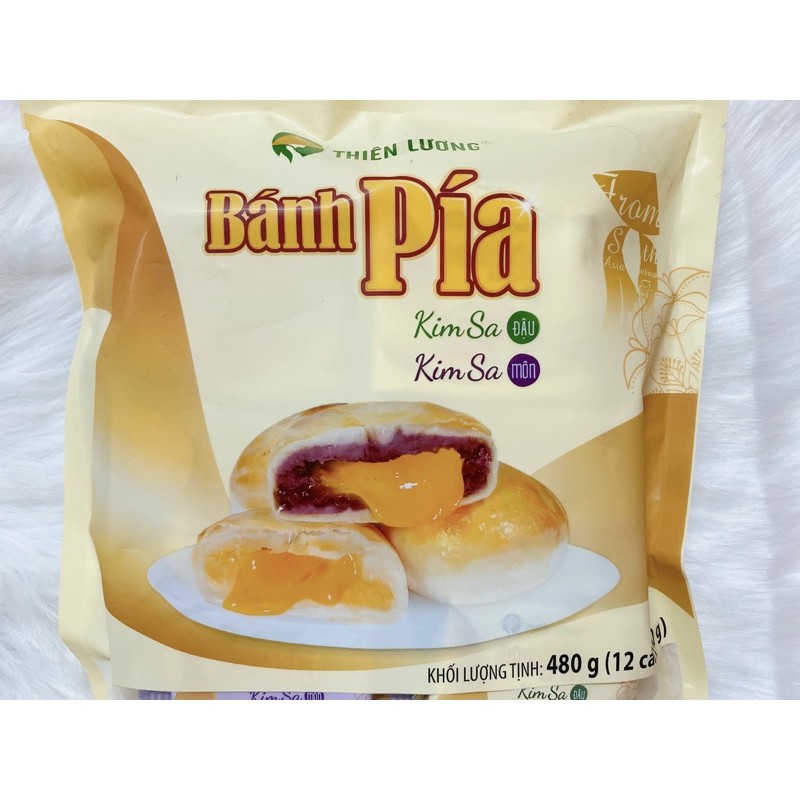 Bánh pía kim sa trứng muối nhân đậu xanh và khoai môn