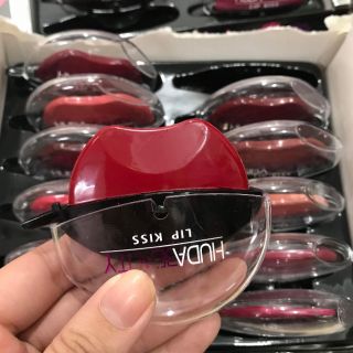 Son bặm môi HUDA LIP KISS