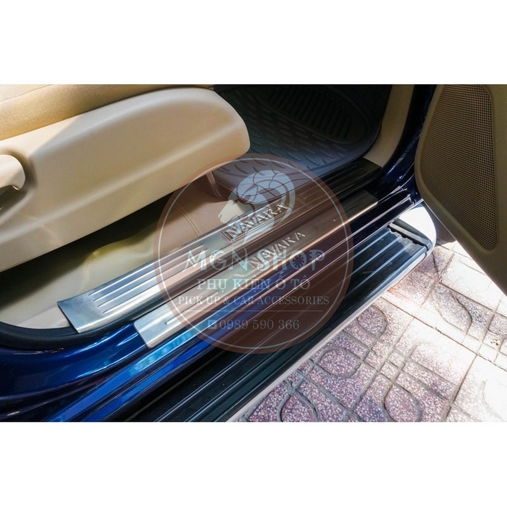 [Ốp bậc bước chân] [Nissan Navara 2015 - 2021] [bên trong - bên ngoài] inox