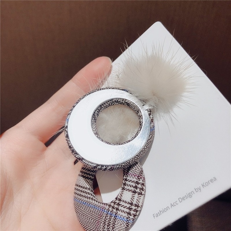 Khuyên tai tròn đính pompom thời trang dễ thương xinh xắn dành cho nữ chất lượng cao an toàn đáng tin cậy
