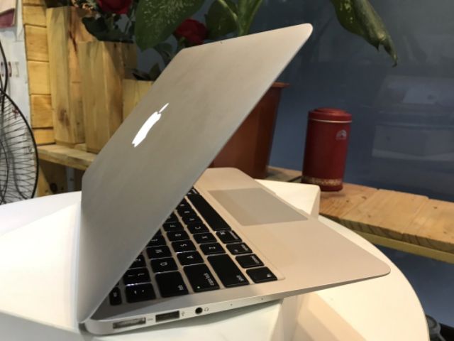 Maxbook air 11 inch early 2015