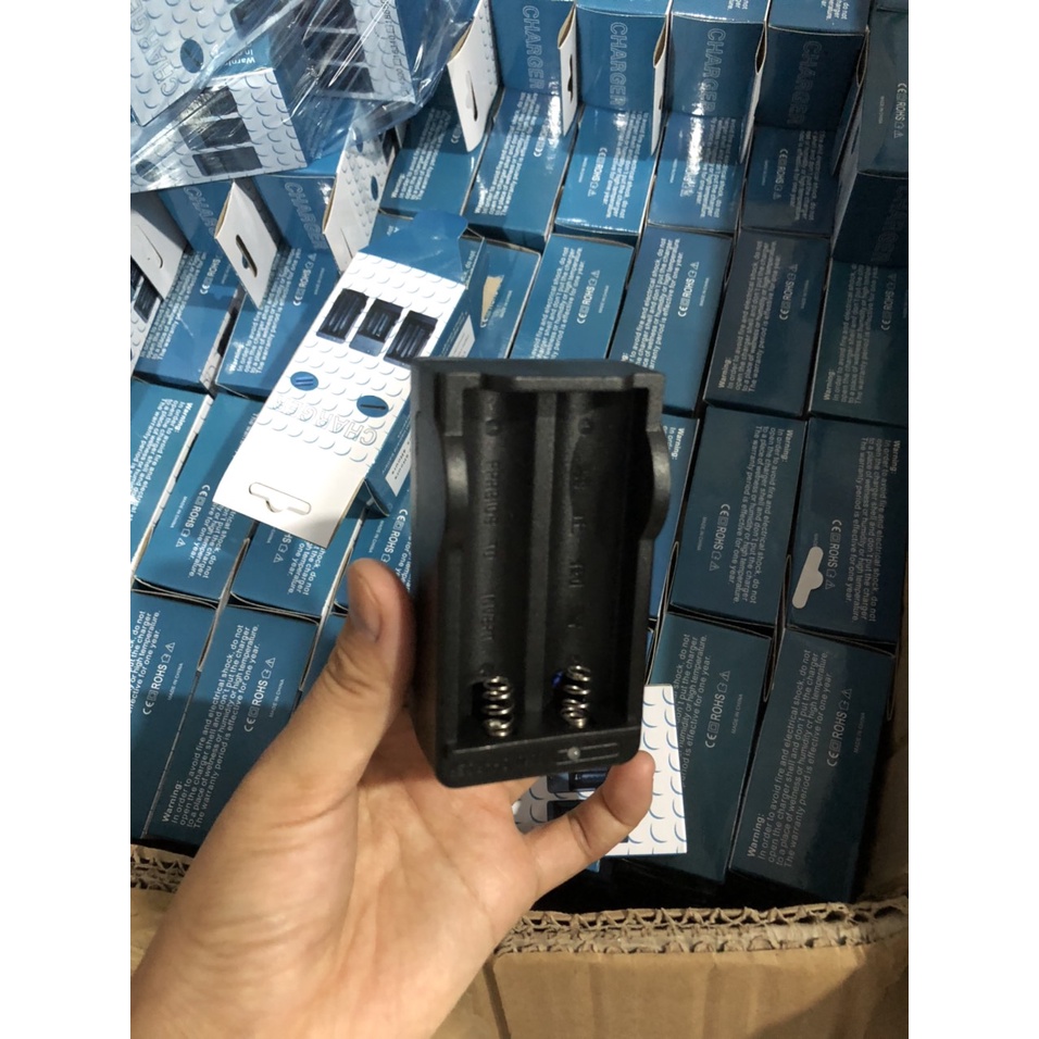 Sạc pin 18560, nhỏ gọn, dễ sử dụng