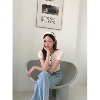 JANET STUDIO • Áo lông KEM nút trái tim