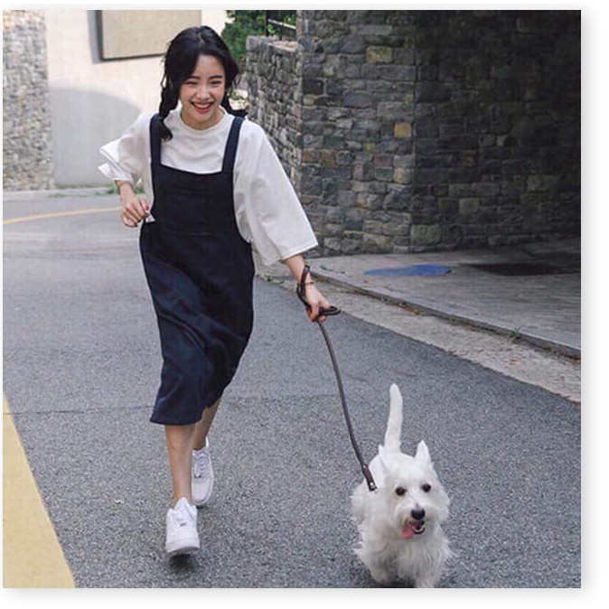 Set Váy Yếm Đen Kèm Áo Phông Trắng Tay Lỡ 🦋 Bộ Váy Yếm Áo Thun Dáng Rộn | BigBuy360 - bigbuy360.vn