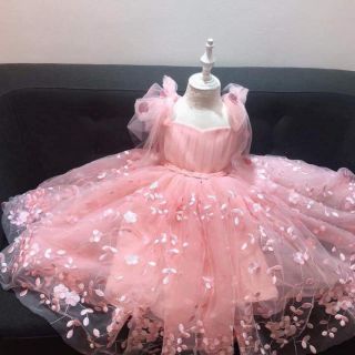 Set váy công chúa bé gái chất liệu ren và lưới tutu bồng bềnh tạo cảm giác thoải mái vận động trong những ngày hè oi bức