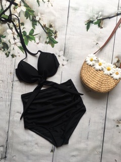 Bikini cạp cao nhún