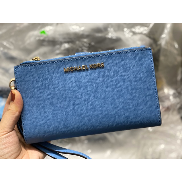 Ví  2 zip,nhiều ngăn của MK size 18cm,đựng vừa IP plus, hàng xách tay .....có khoá bấm .Đựng tiền, đt,thẻ ..............