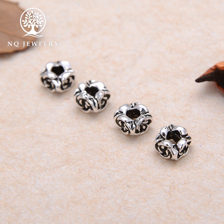 Charm bạc chặn hạt hoa xỏ ngang - NQ Jewelry
