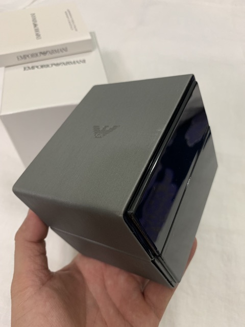 Hộp đồng hồ cao cấp . Hộp gỗ bọc da cao cấp tỉ mỉ EMPORIO ARMANI đầy đủ sổ sách