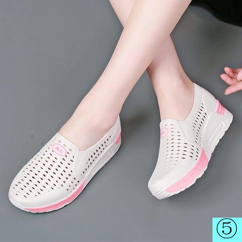 Giày Sandal Nhựa Cao Gót Đế Xuồng Dày Đục Lỗ Màu Trắng Chống Thấm Nước Cho Nữ