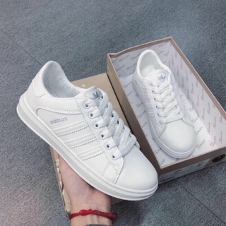 Giày thể thao adibas