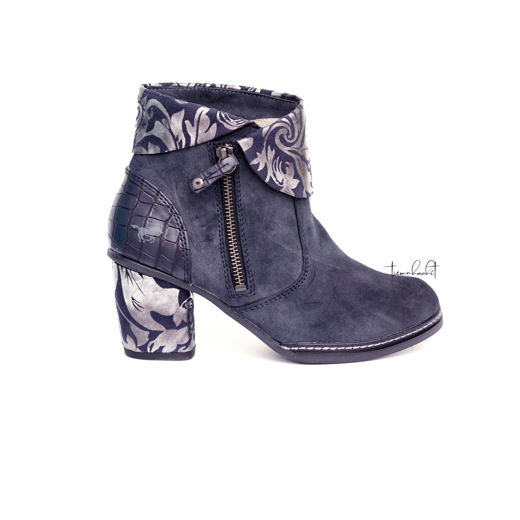 Bốt da lộn cổ điển xanh navy!