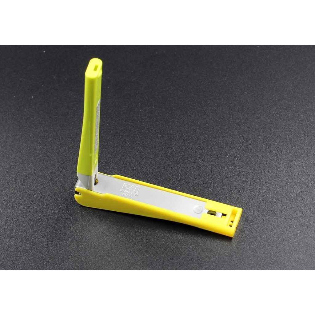 Bấm móng tay cao cấp KAI (màu xanh lá, cỡ trung)