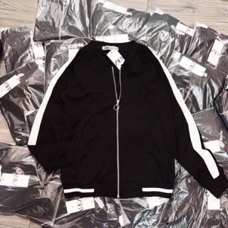 Áo khoác đen chất uni sọc trắng siêu cá tính