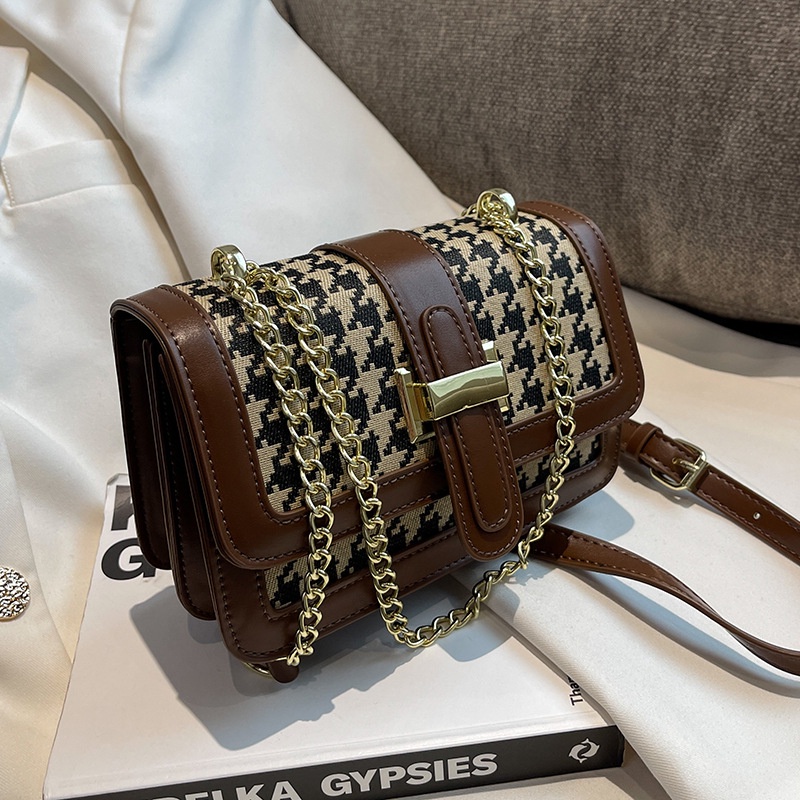 Túi Đeo Chéo Dáng Vuông Nhỏ Phối Dây Xích Thời Trang Thu Đông Thanh Lịch