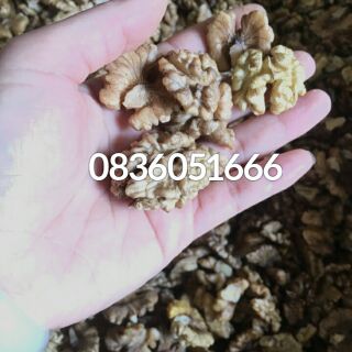 Óc chó bóc vỏ