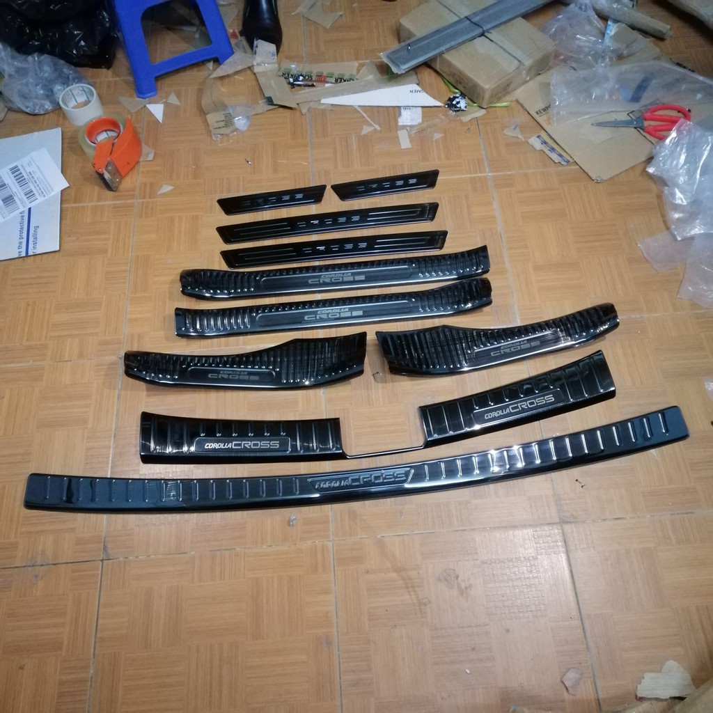 Bộ 8 Nẹp Bước chân Trong + Ngoài và Nẹp cốp Trong + Ngoài Titan dùng cho Xe Toyota Corolla Cross