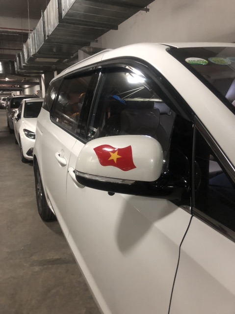 Dán trang trí xe lá cờ Việt Nam