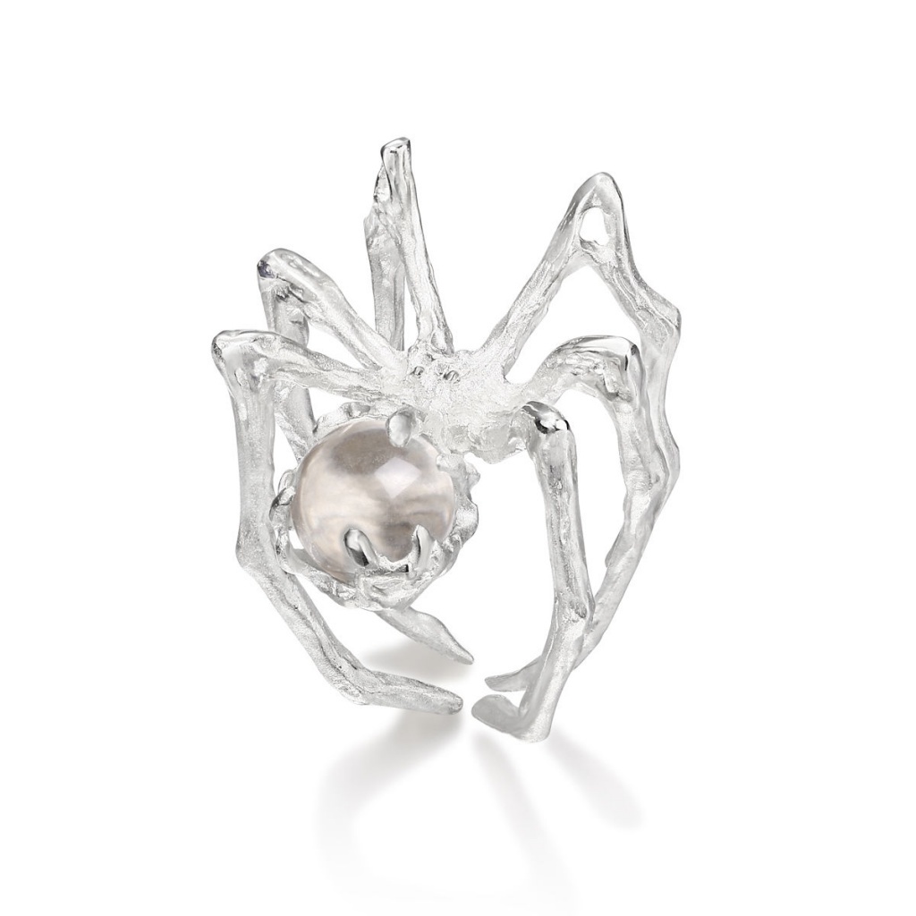 Nhẫn đính pha lê phiên bản giới hạn thịnh hành