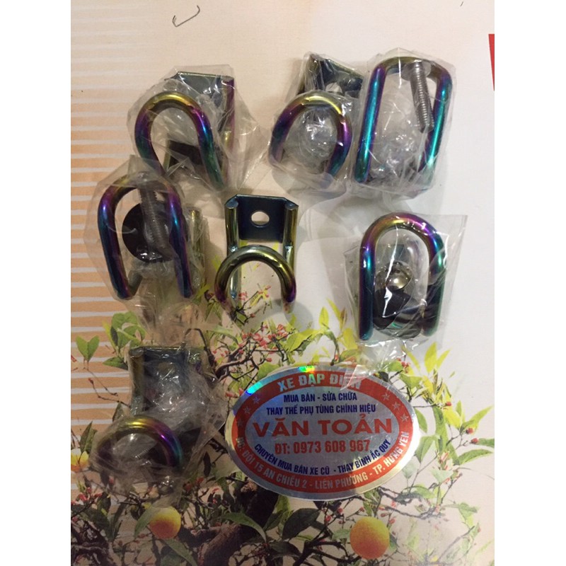 Móc cheo đồ hinh chư U titan