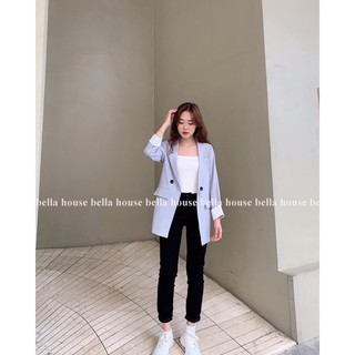 Áo blazer tay phối kẻ.