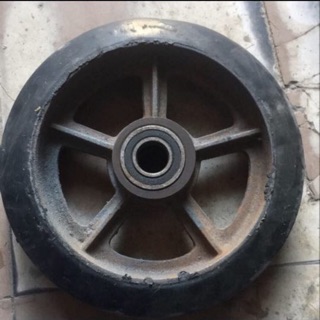 Bánh xe cao su đường kính 25 cm lòng gang đúc