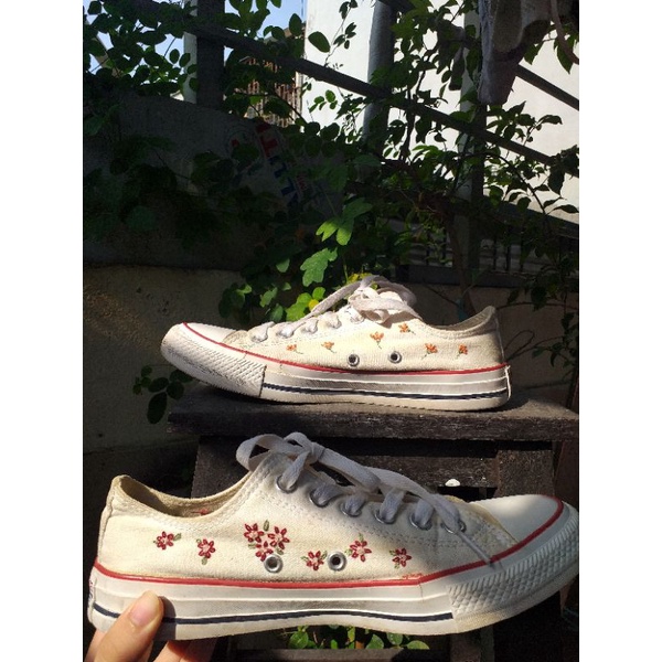 Giày thêu tay