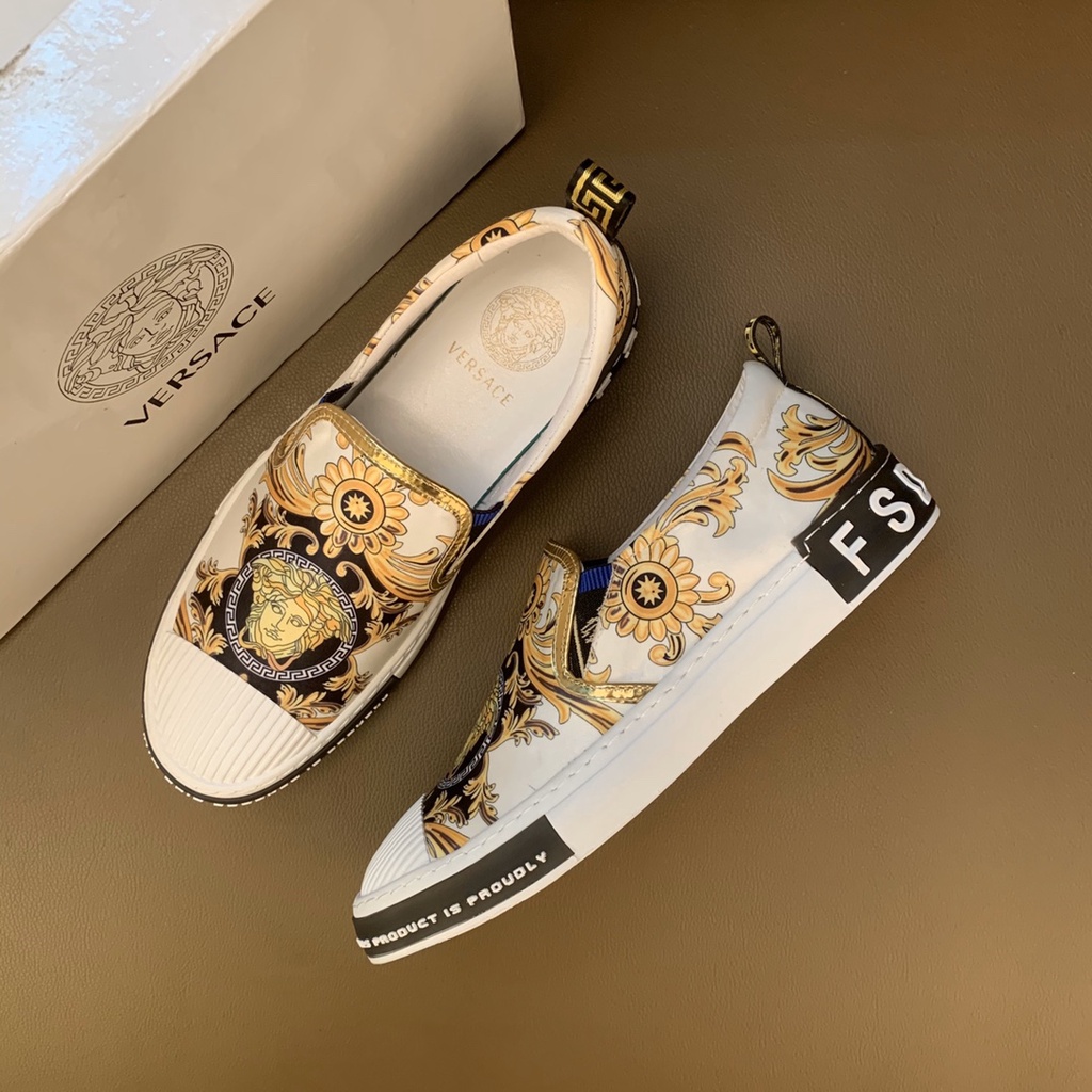 Giày lười nam cao cấp Versace mang đến phong cách thể thao và năng động tạo nên sự nổi bật