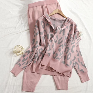 In the spring and autumn of 2022, wearing a back heart hooded cardigan hit the color leopard print coat + Harlan trousers knitted three-piece suit