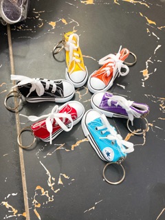 Móc khoá chiếc giày Adidas
