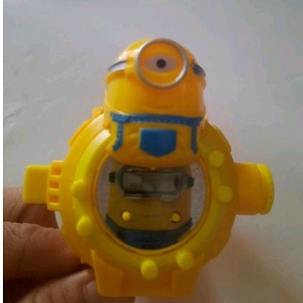 Đồng hồ đeo tay thông minh chiếu tường hinh 3D minion màu rất đẹp mắt