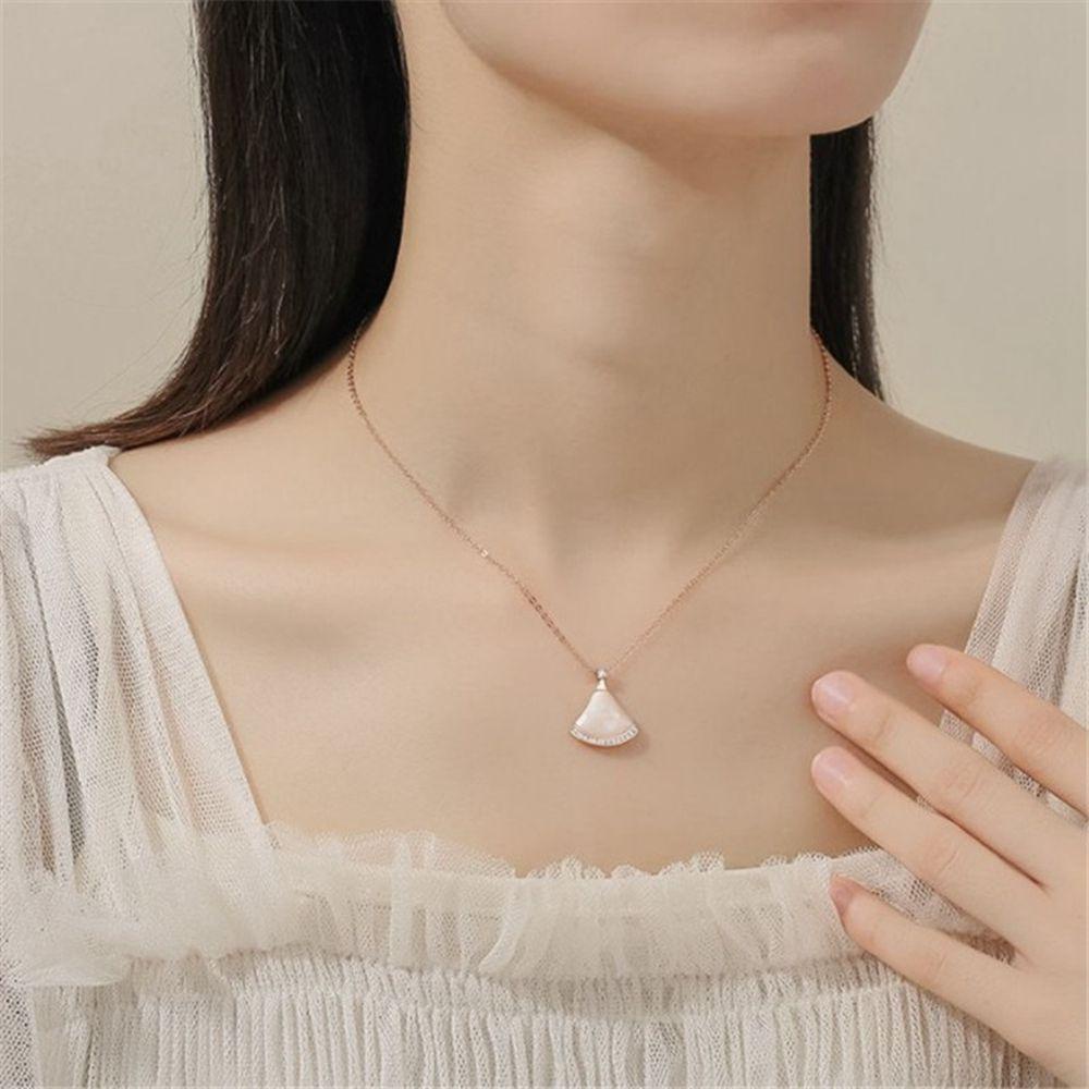 AROMA Vòng cổ Mặt Hình Quạt Thời Trang Dành Cho Nữ