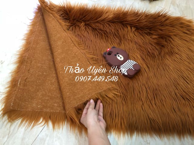 Thảm lông nâu chụp ảnh sản phẩm ,giày ,túi xách