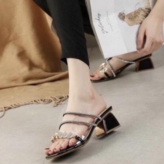 Guốc Dép Nữ Mũi Vuông Đính Đá Mặt Trăng Phối Dây Quai Ngang Cao Gót 5P Màu Xanh Ngọc/Đen/Nude