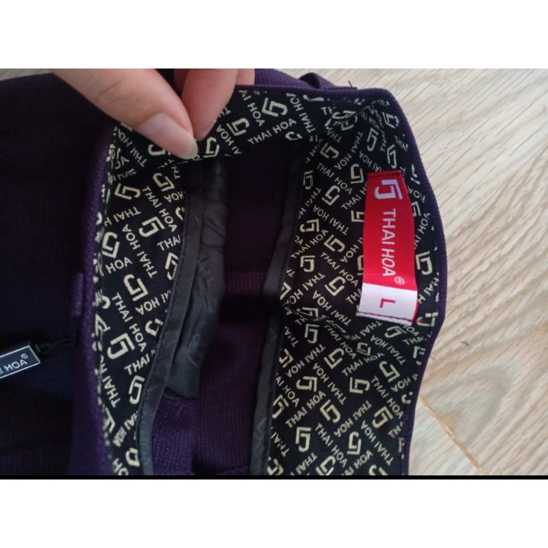 Quần tây Thái Hoà màu tím than vải dày, co giãn.