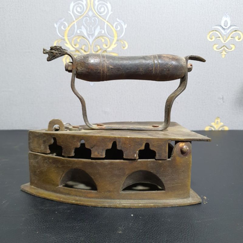 Bàn là đồng sưu tầm độc lạ rất cổ kính làm quà tặng