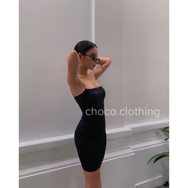 Đầm 2 dây sợi bún ôm body basic chất thun gân dày dặn co giãn tôn dáng.