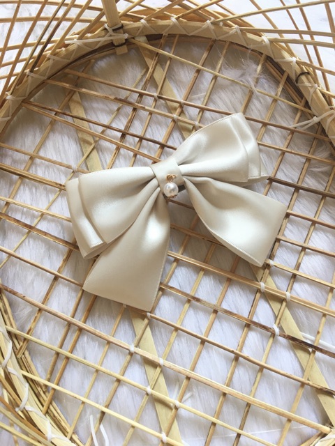 Kẹp nơ lụa satin 3 tầng xinh xắn đáng eo