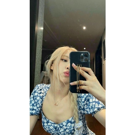 Ốp lưng Iphone/sam sung có giá đỡ giống Rosé BLACKPINK, Park Min Young