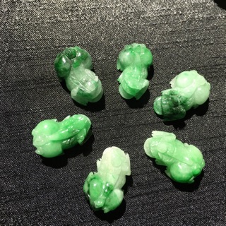 Mặt dây chuyền tỳ hưu jadeite cam thach