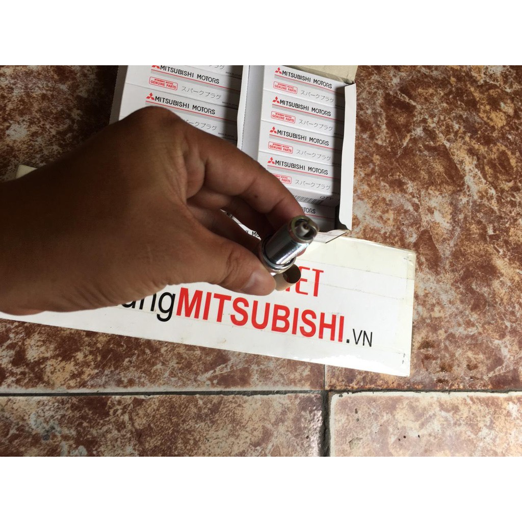 Bugi xe Mitsubishi Attrage và Mirage