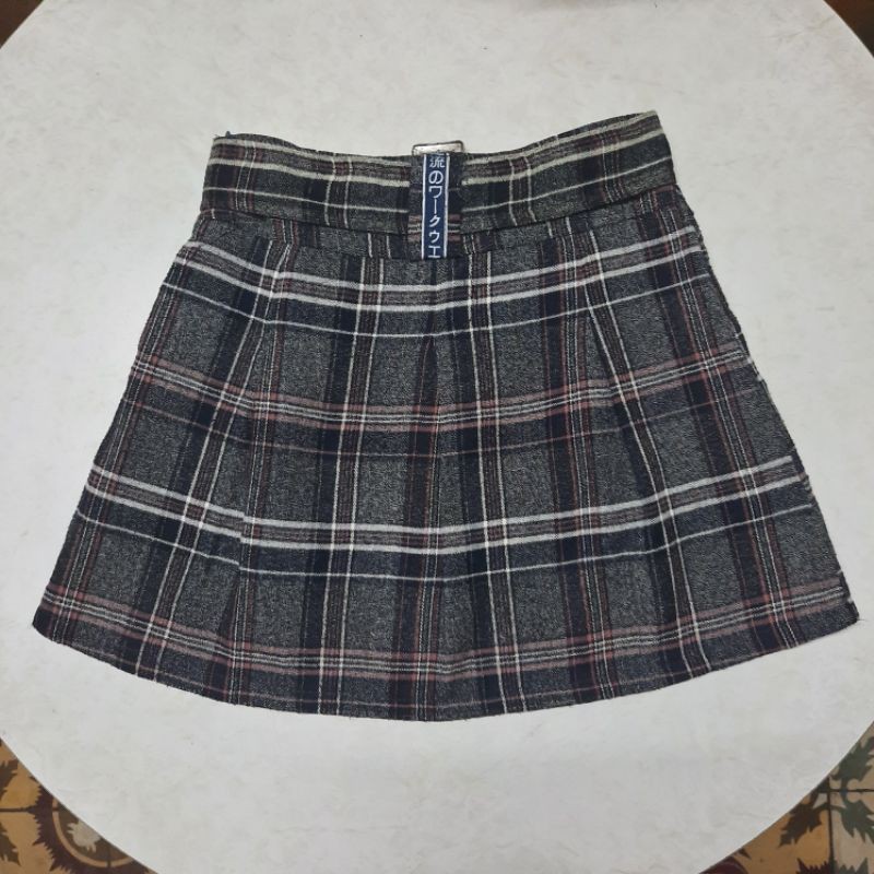 Chân váy dạ kẻ