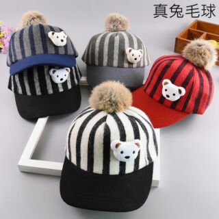 Mũ lưỡi trai có quả bông cho bé