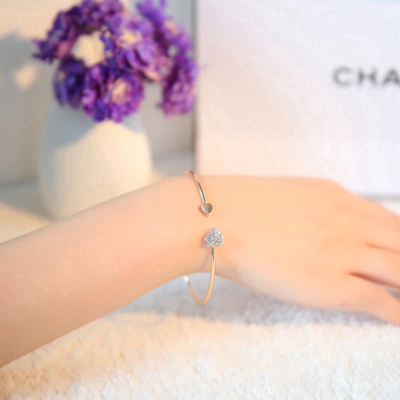 Vòng tay hở hình trái tim thiết kế xinh xắn thời trang cho nữ | BigBuy360 - bigbuy360.vn