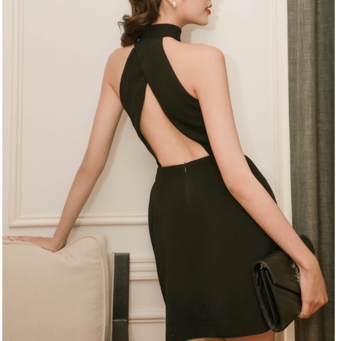 Jumpsuit đi tiệc cưới sang trọng, thiết kế cổ yếm, hở lưng, ôm body