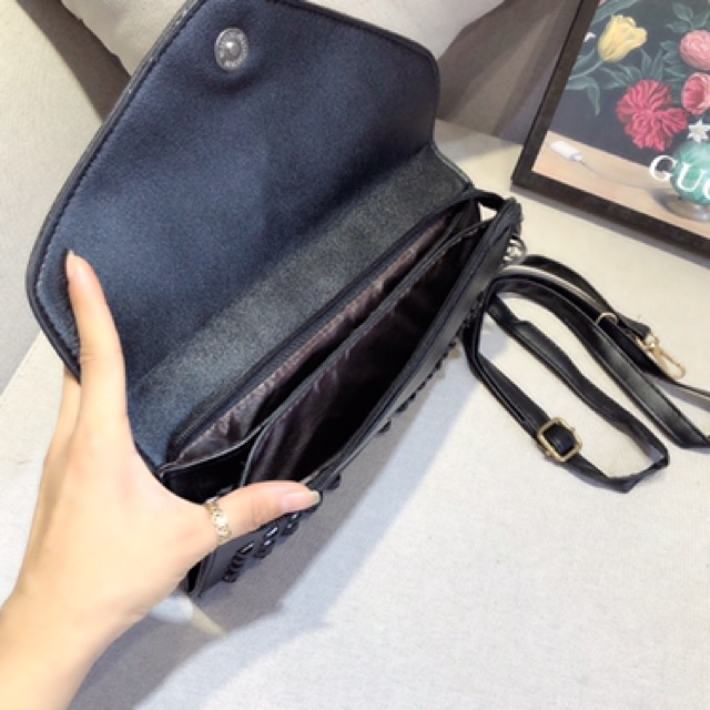 [Mã FAMAYWA2 giảm 10K đơn từ 50K] VÍ NỮ CẦM TAY DÁNG DÀI 2 NGĂN ĐÍNH ĐINH CÓ DÂY ĐEO CHÉO HT 93 | BigBuy360 - bigbuy360.vn