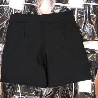 Quần short khuy xếp ly cạp cao