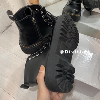 Giày boot màu đen chỉ mã 014