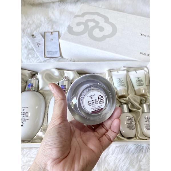 - Bộ set dưỡng trắng Whoo date 2024