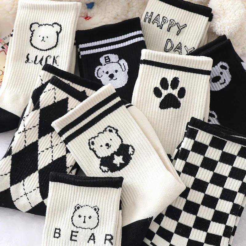 Vớ cotton Kẻ Sọc Đen Trắng In Hình Gấu Hoạt Hình